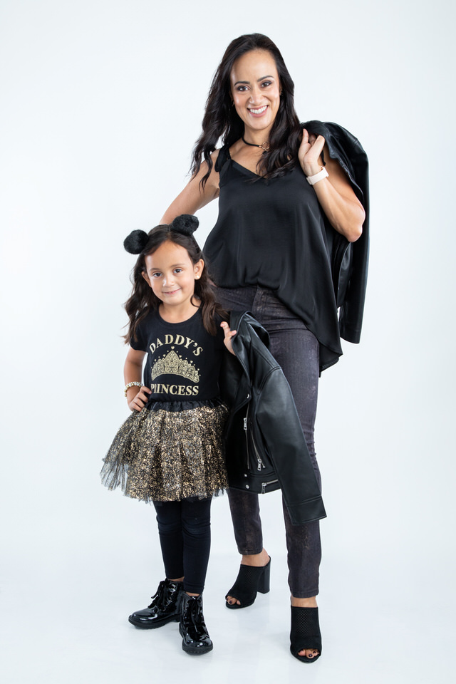 foto madre e hija en estudio, Karla Cordero Photography