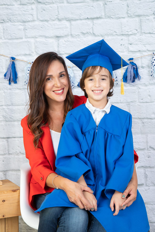 Fotografia de graduacion, madre e hijo, Karla Cordero Photography