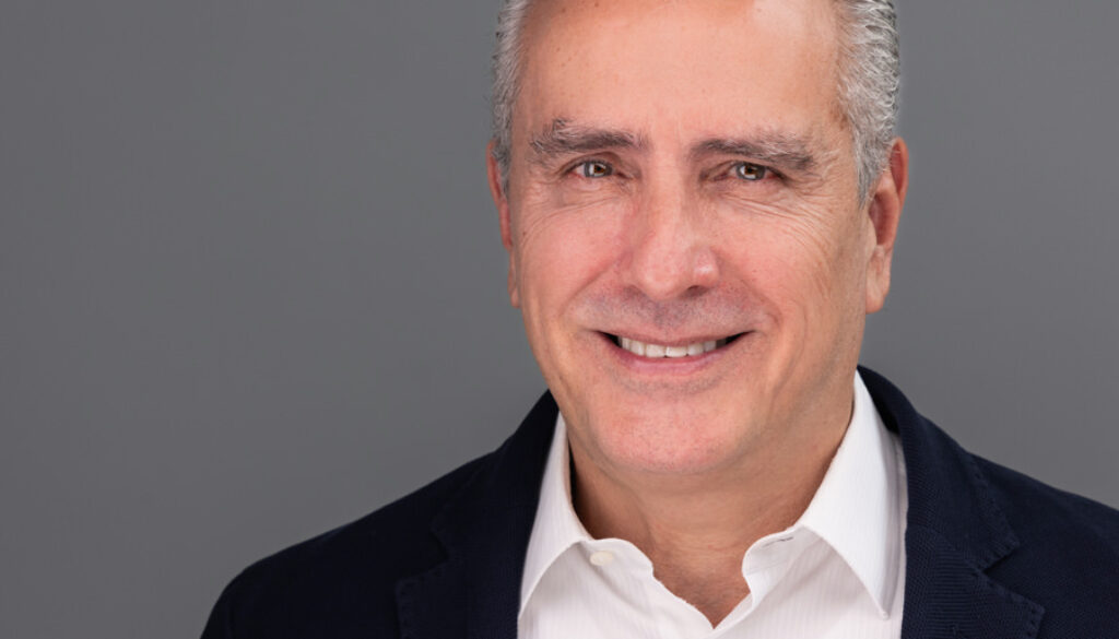 Headshot profesional, retrato corporativo de Hombre, Otto Guevara, Karla Cordero Photography